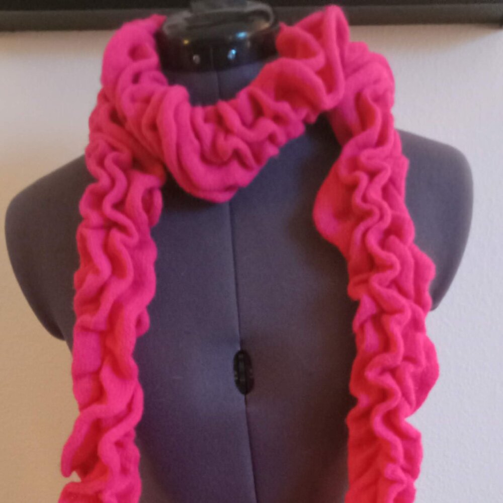 Pink Ruffle Scarf‎ - Picture 4 of 4